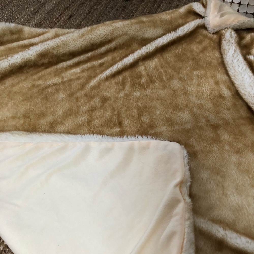 Safavieh Faux Fur Throw Blanket